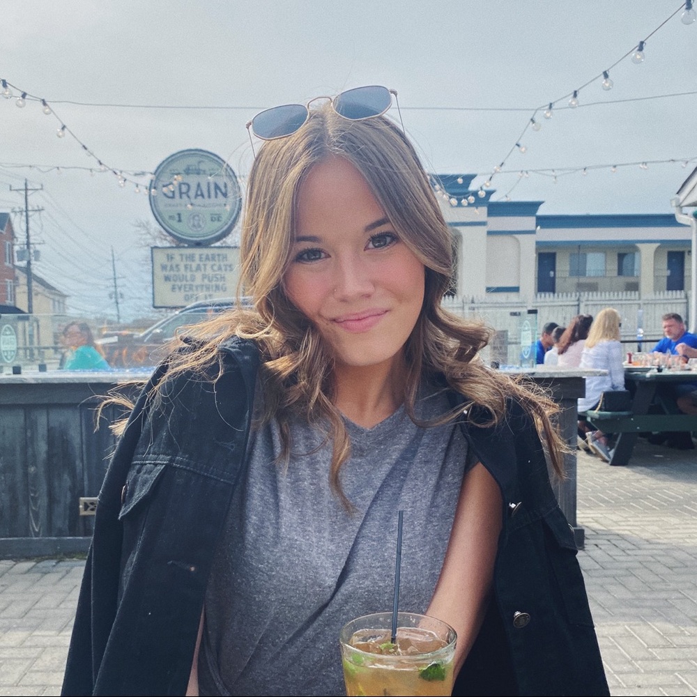 Meet your Posher, Caitlin